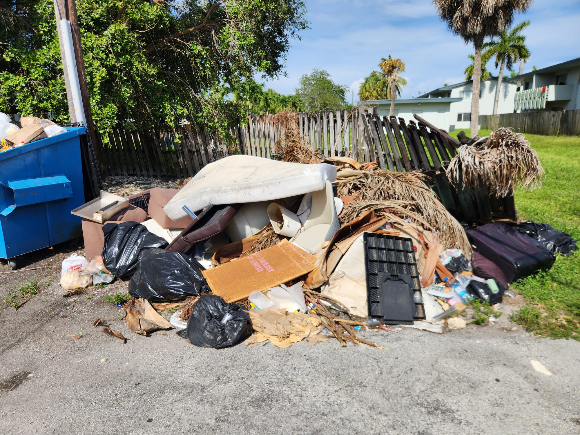 Junk Removal Hollywood Florida | ROMO Junk Removal