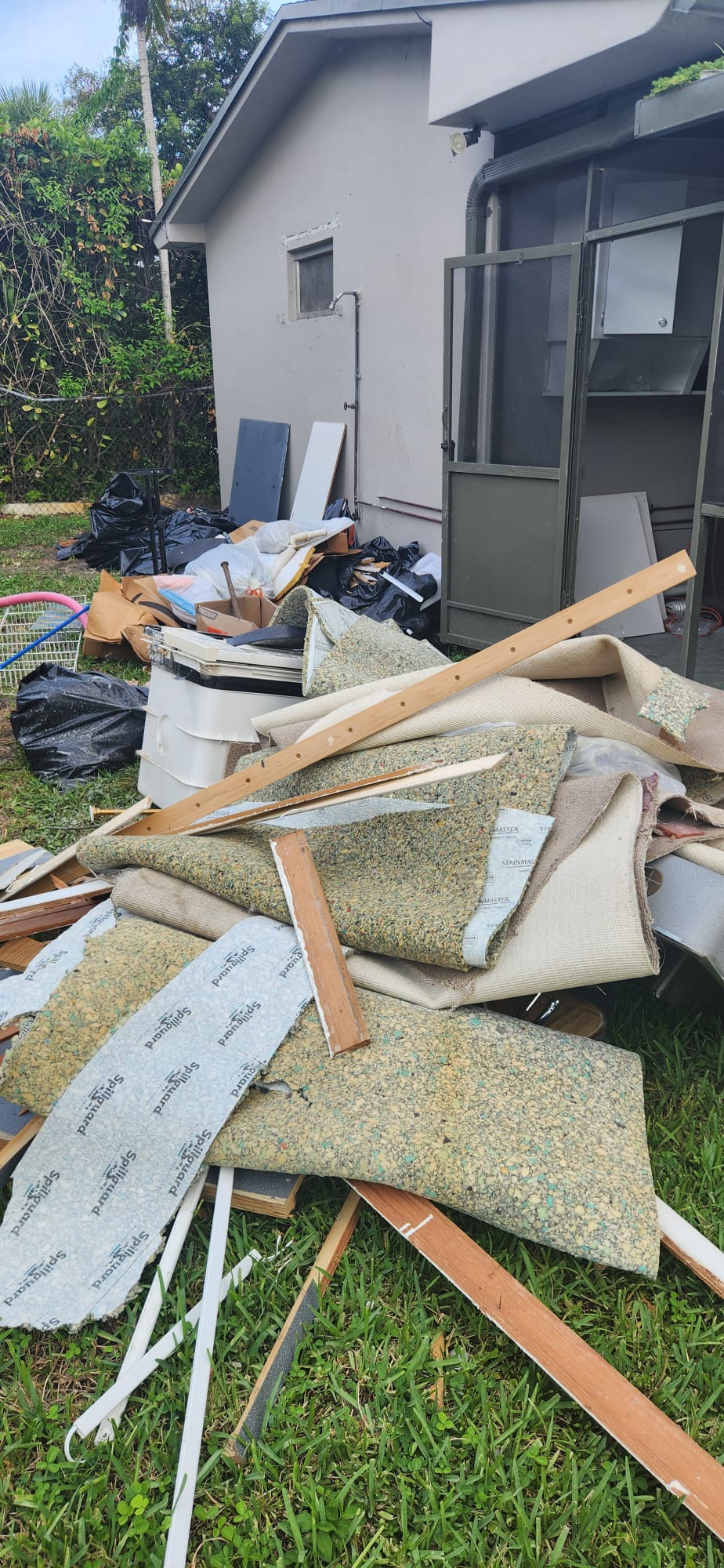 Junk Removal Hollywood Florida | ROMO Junk Removal